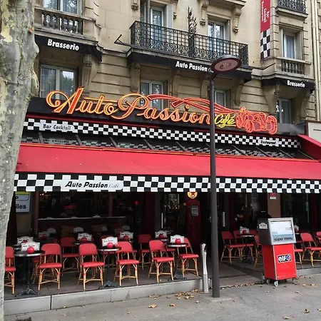 Apartment Rouge Orleans Paris