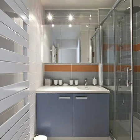 Apartment Rouge Orleans Paris