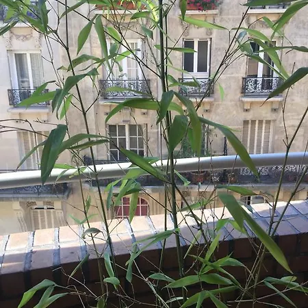 Rouge Orleans Apartment Paris