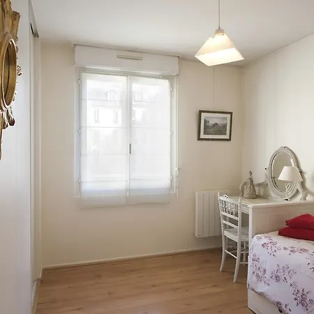 Rouge Orleans Apartment